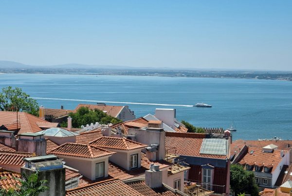 vista de lisboa e do rio tejo