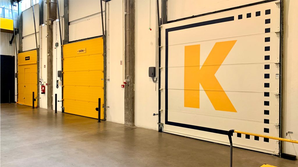 the three gates in kuboo carnaxide's loading bay seen from the inside