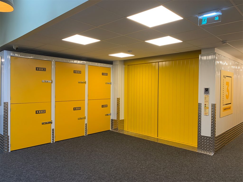 a hall with elevator and six locker units in kuboo seixal