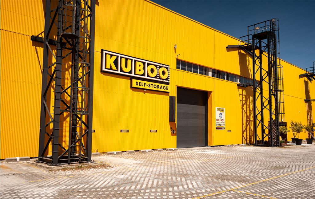 EXTERIOR DO ARMAZÉM DA KUBOO SELF-STORAGE CARCAVELOS