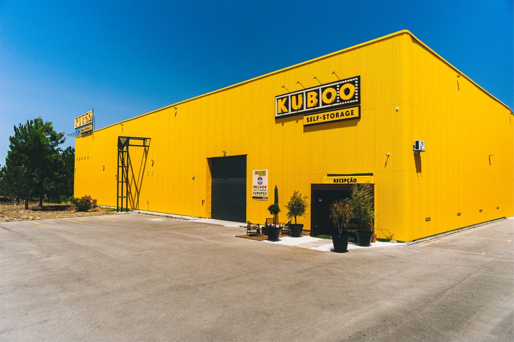 EXTERIOR DO ARMAZÉM DA KUBOO SELF-STORAGE SEIXAL