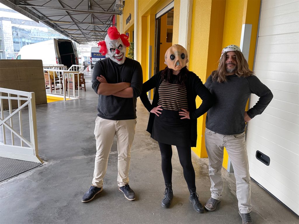 three masked kuboodistas in kuboo carnaxide