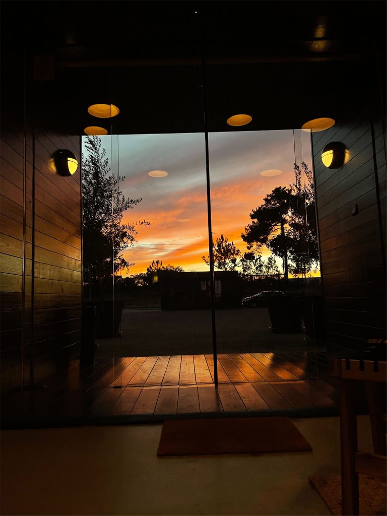 Céu de final de tarde visto do interior da KUBOO SEIXAL