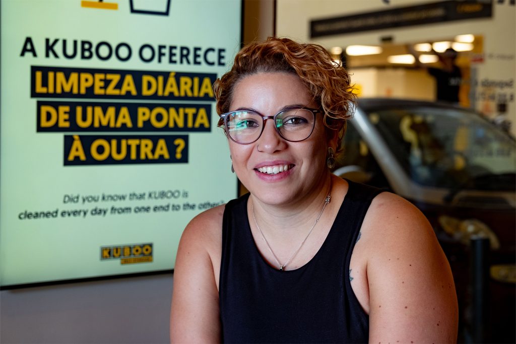 kuboodista smiling in the kuboo seixal reception