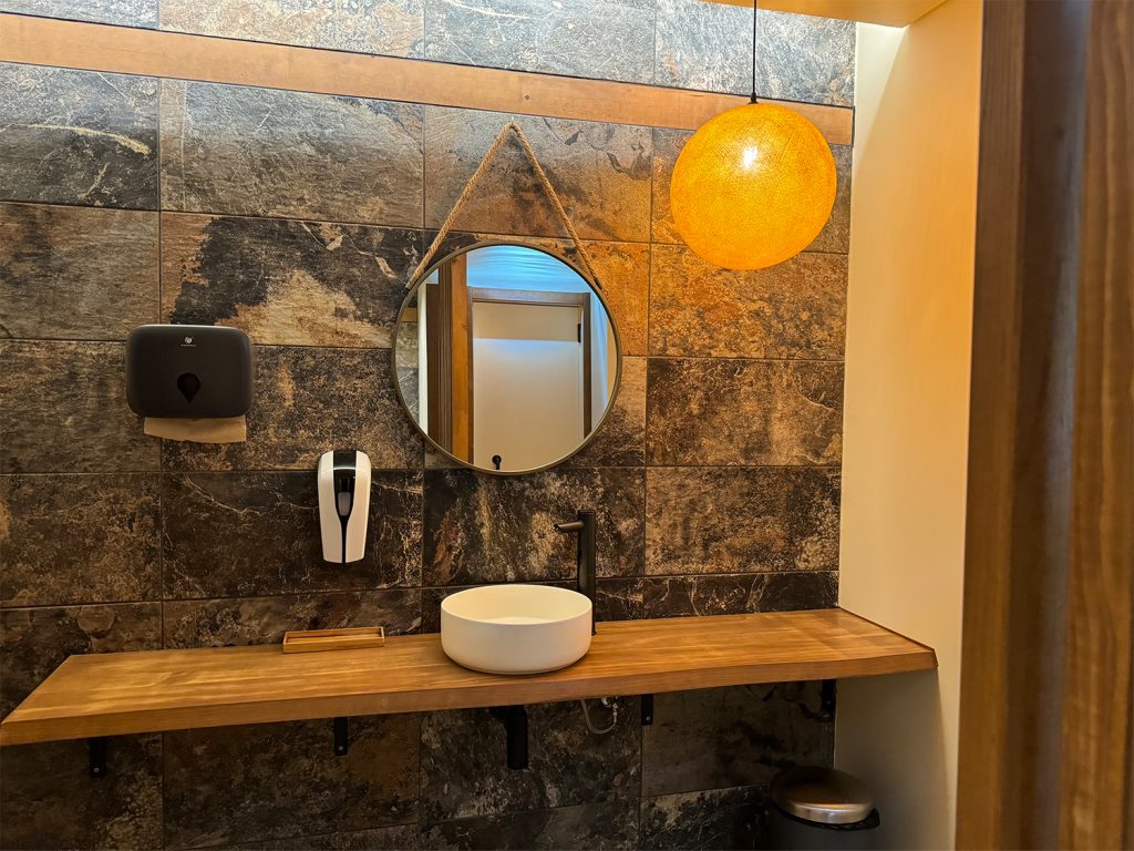 toilet at kuboo carnaxide