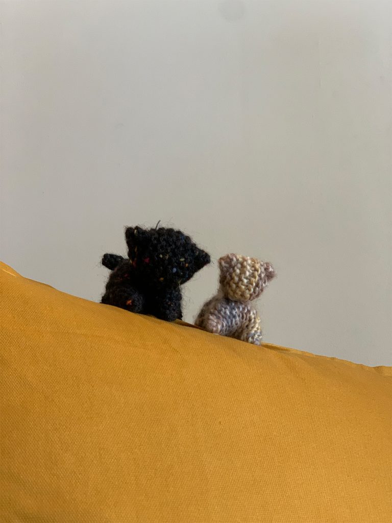 WOOL DOLLS ON A PILLOW IN KUBOO CARNAXIDE